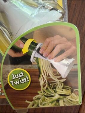 Veggetti Vegetable Spiralizer Handheld As Seen on TV. Kitchen Tool!